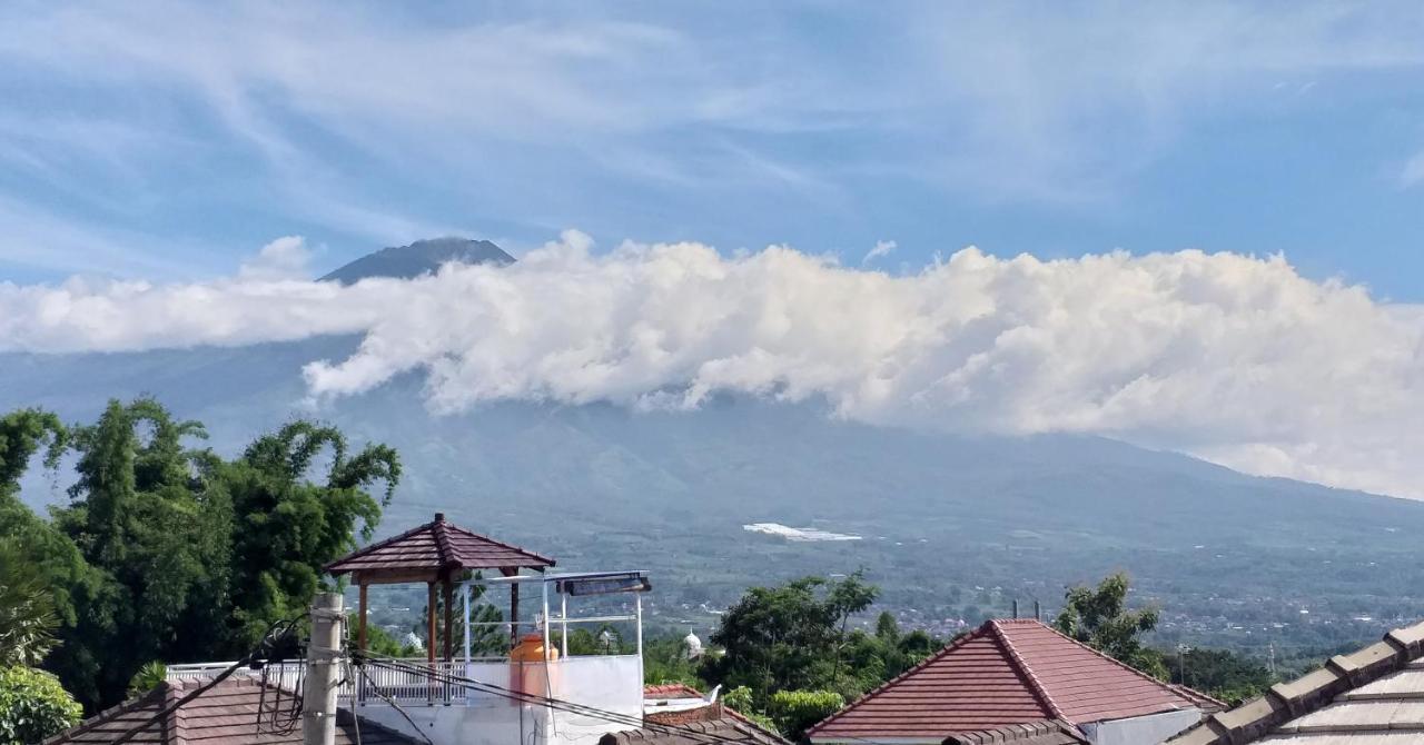 Oemah Arma Rinjani Villa Batu  Exterior photo